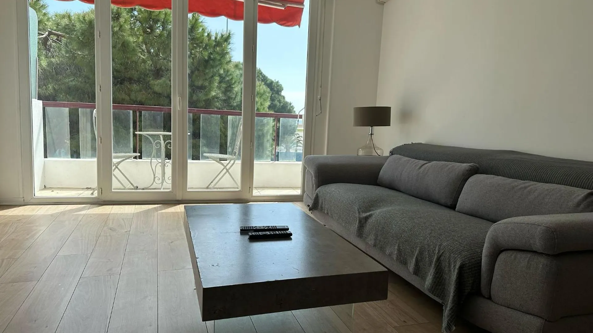2 Bedroom Ocean View Apartment نيس
