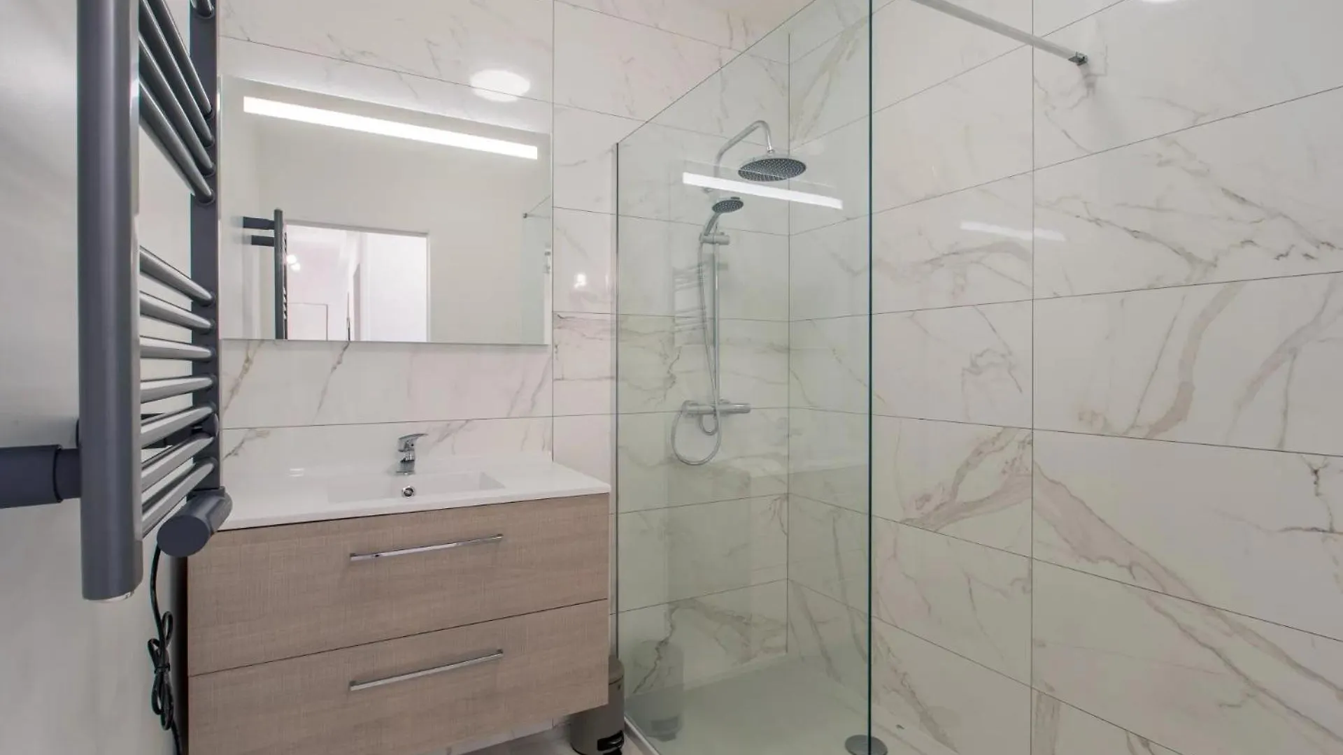 2 Bedroom Ocean View Apartment 니스 프랑스