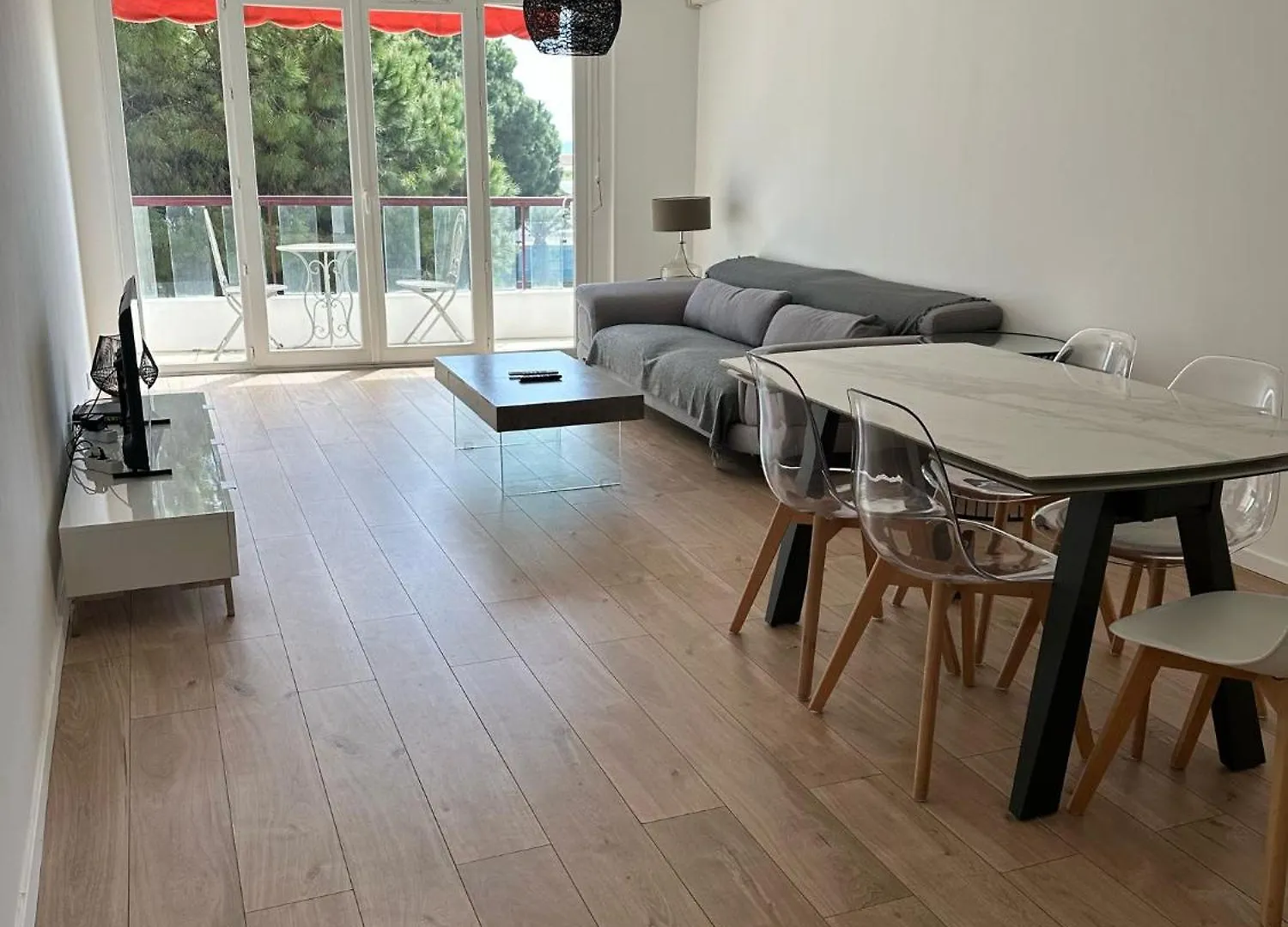 2 Bedroom Ocean View Apartment의 연락처